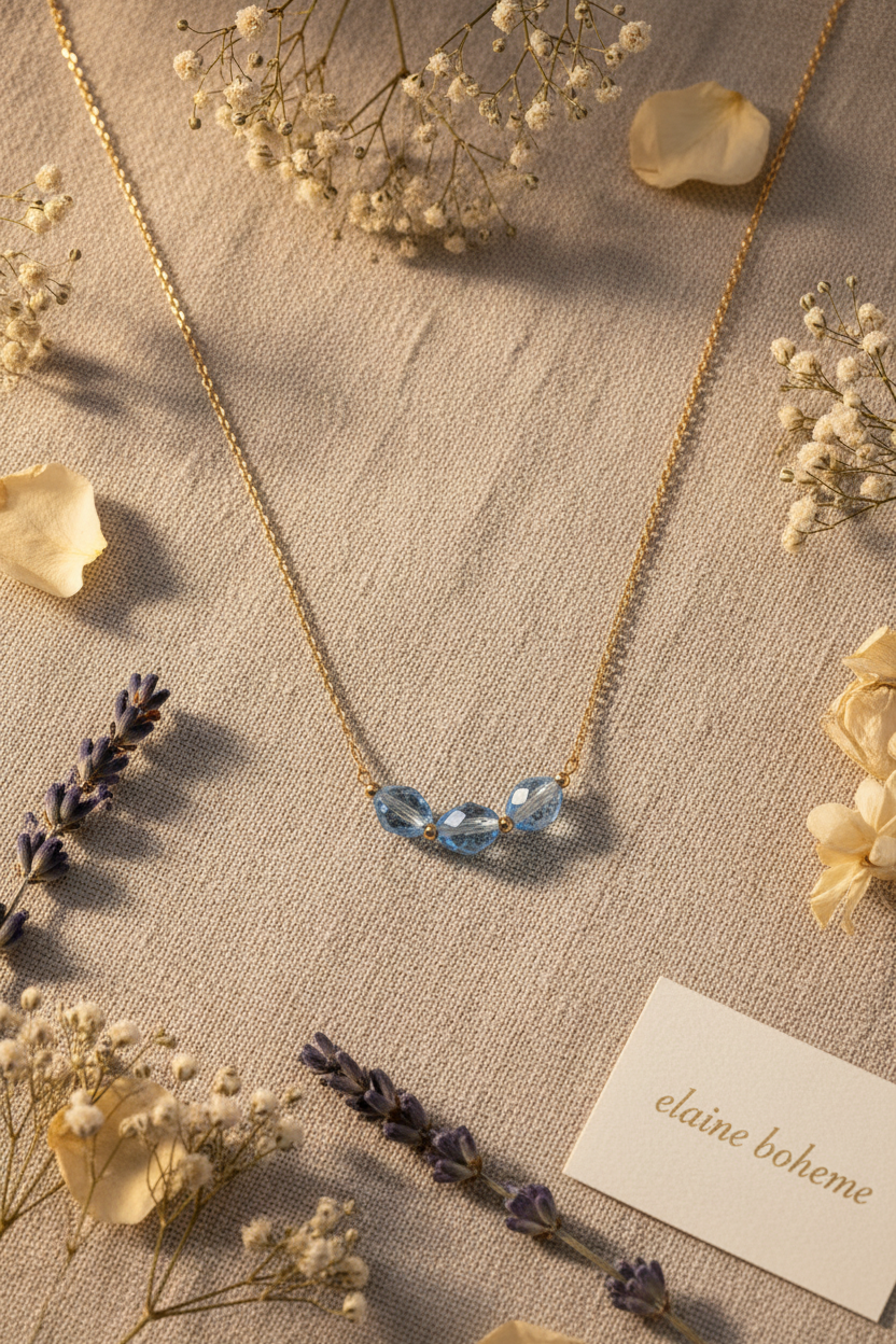 Collier Élisabeth flat lay