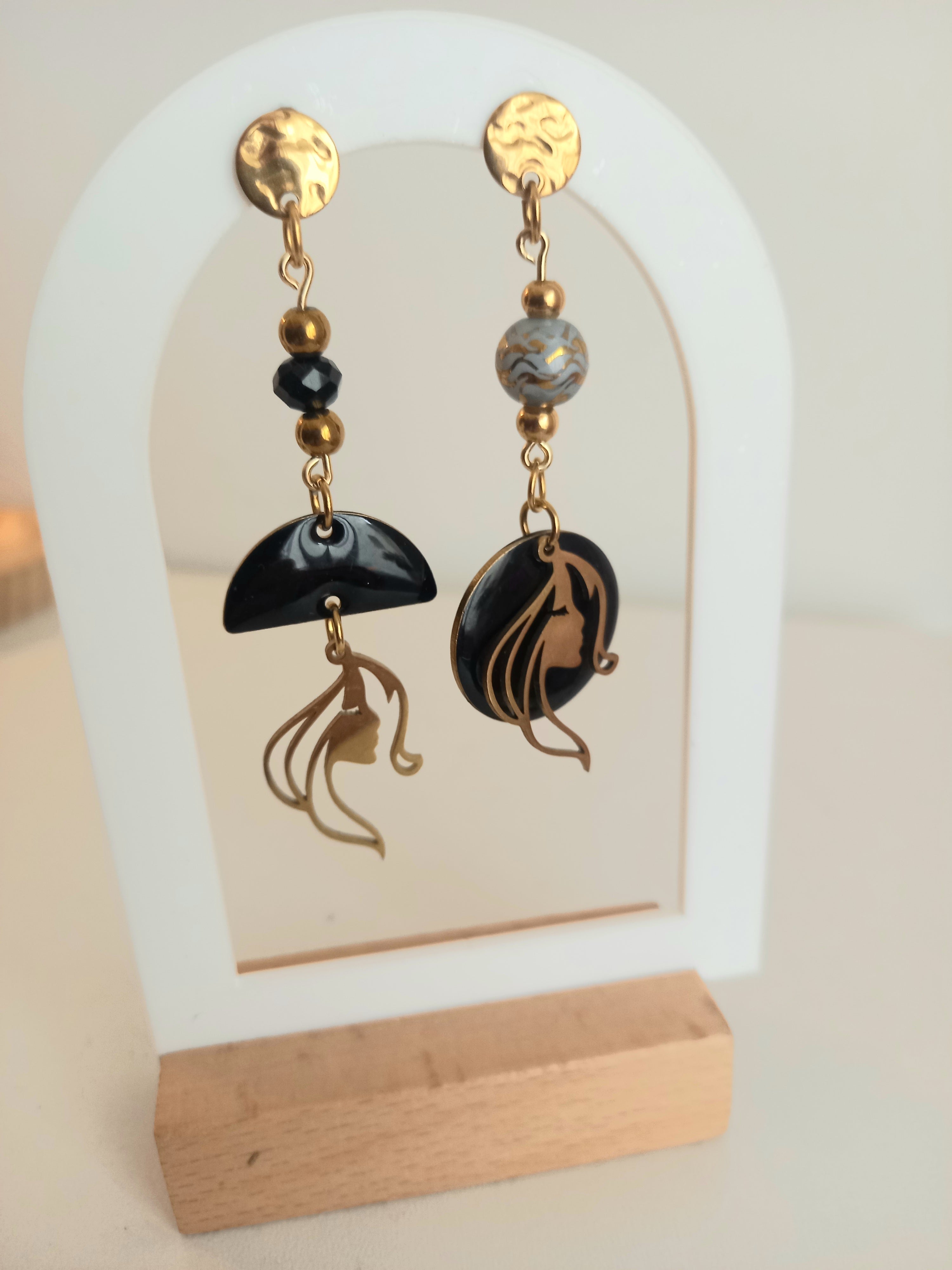 Boucles d'oreilles noir et doré - Breloques acier inoxydable émail