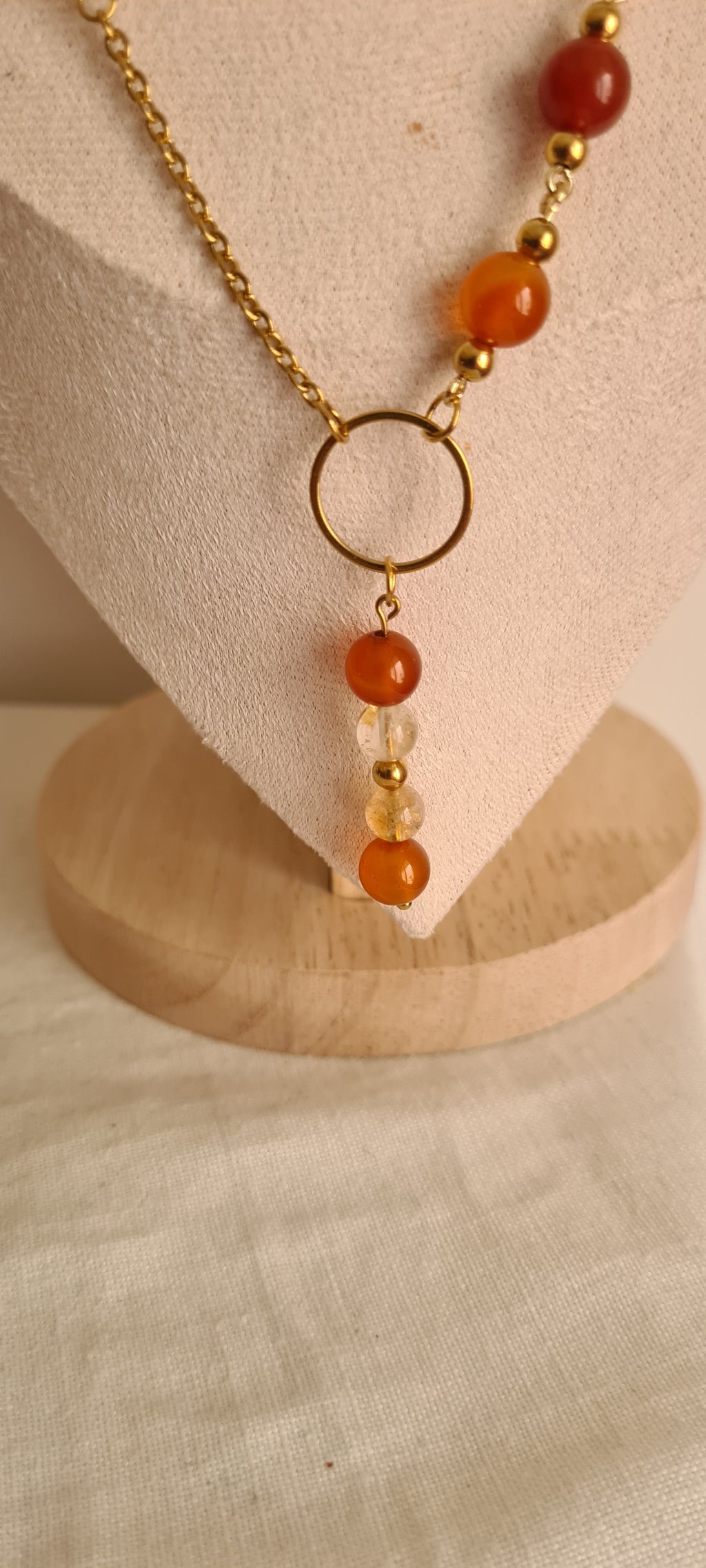 Détail pierres naturelles collier Ciline lithothérapie bijoux artisanal français bohème-chic
