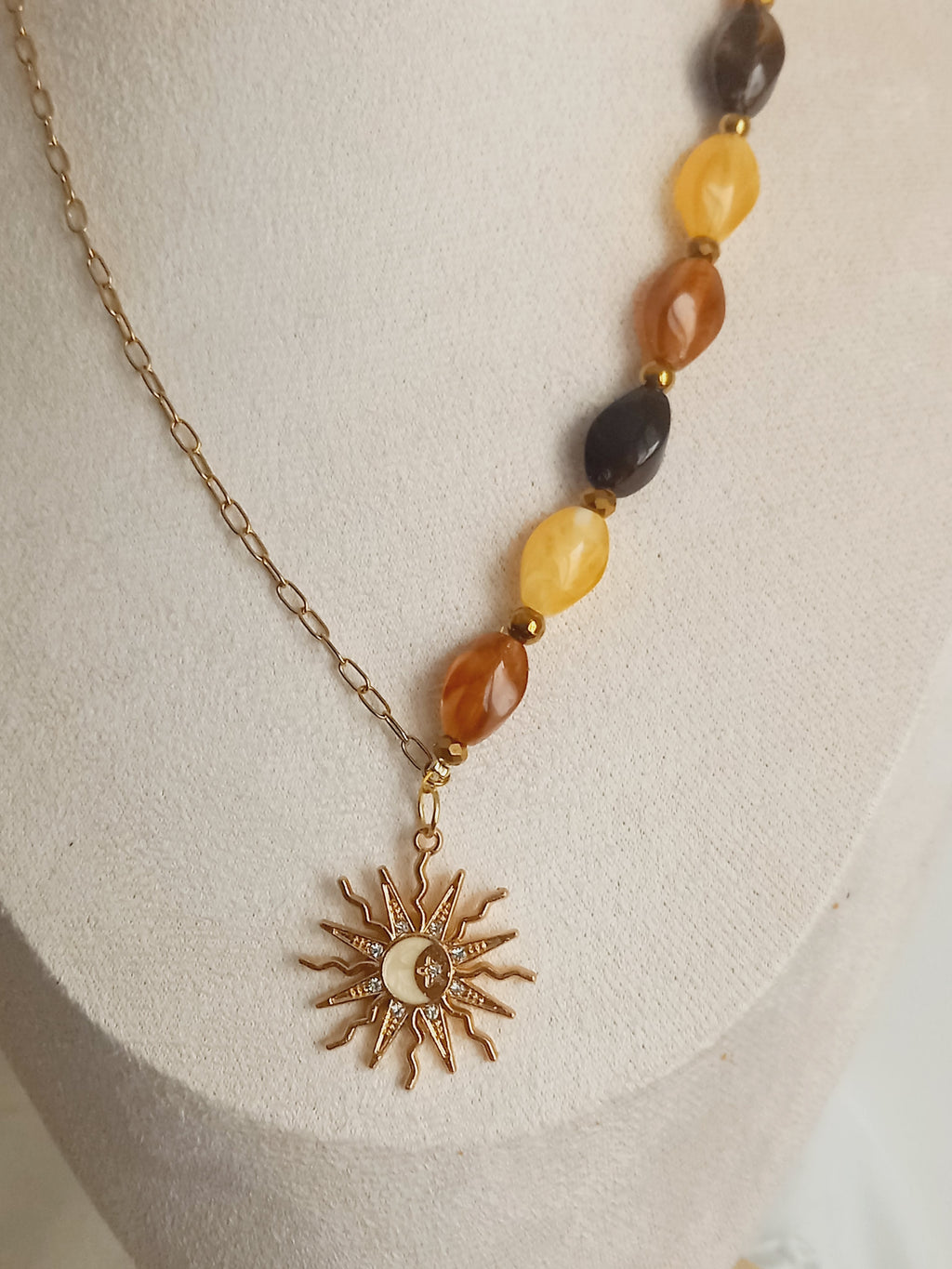 Collier acier inoxydable et tendance hanna