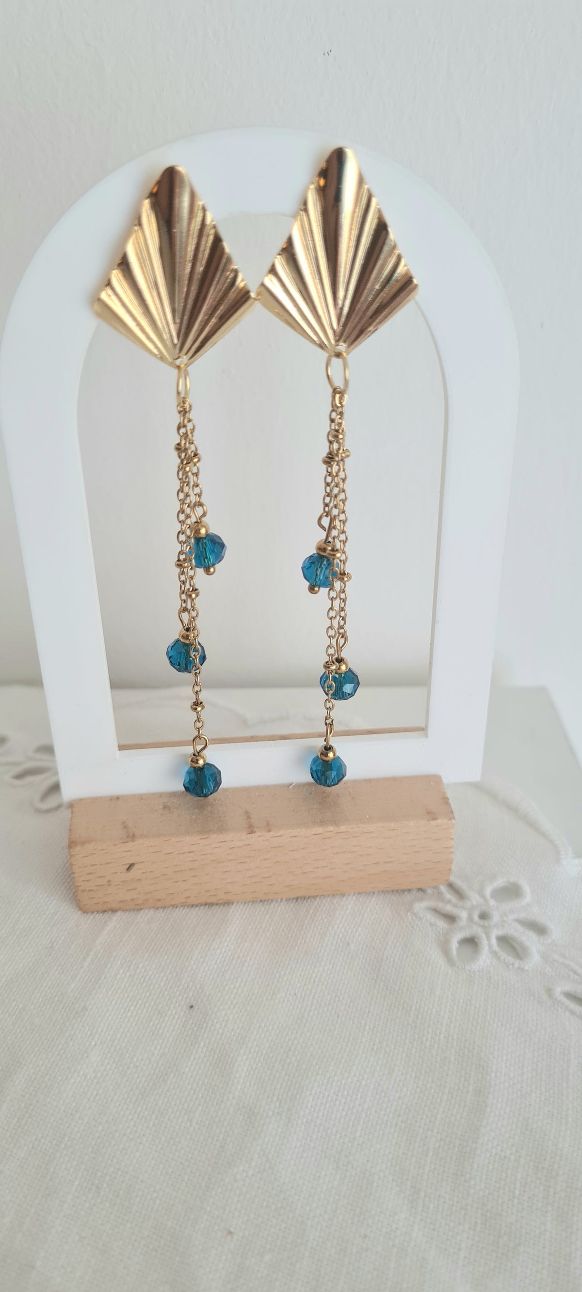 Boucles d'oreilles cristal bleu & acier doré — Élaine Bohème
