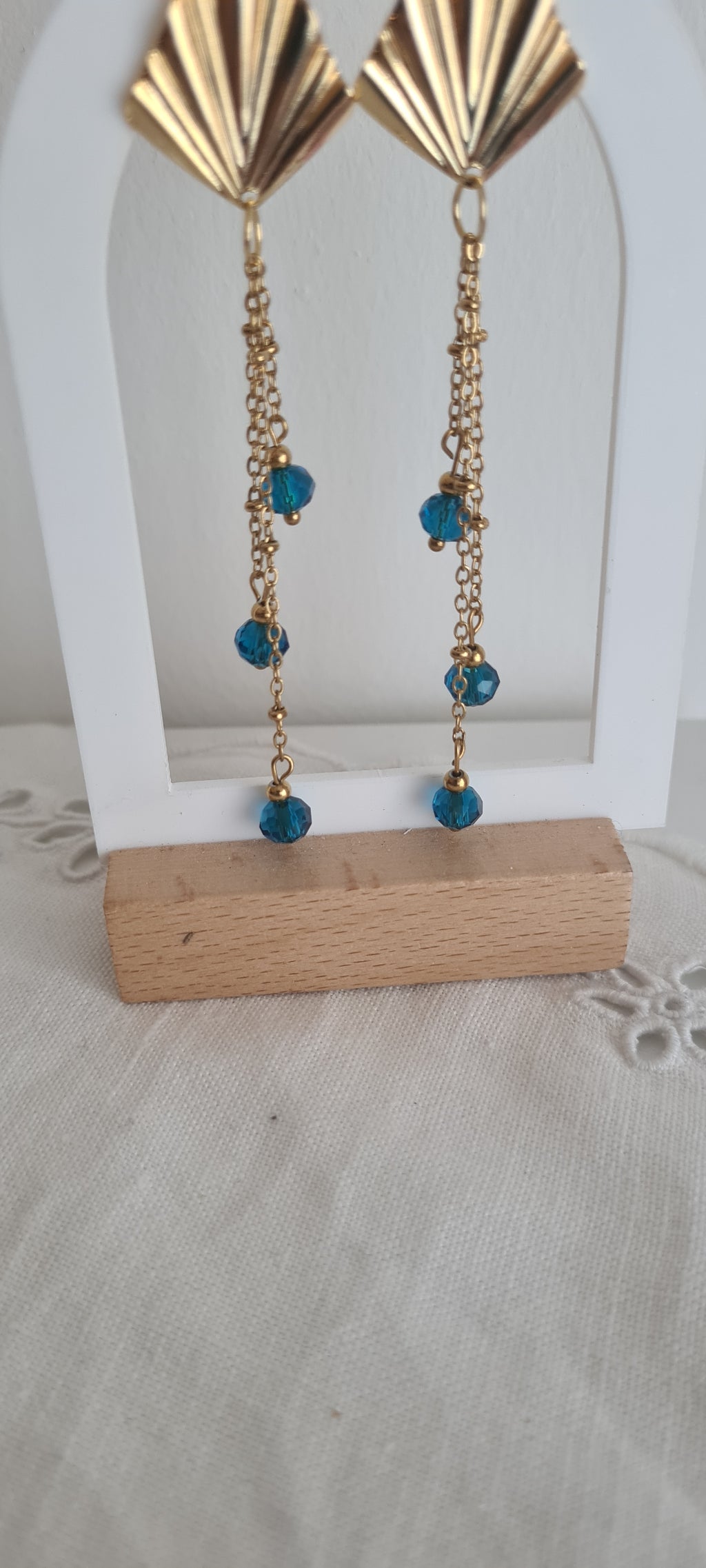 Boucles d'oreilles cristal bleu & acier doré — Élaine Bohème