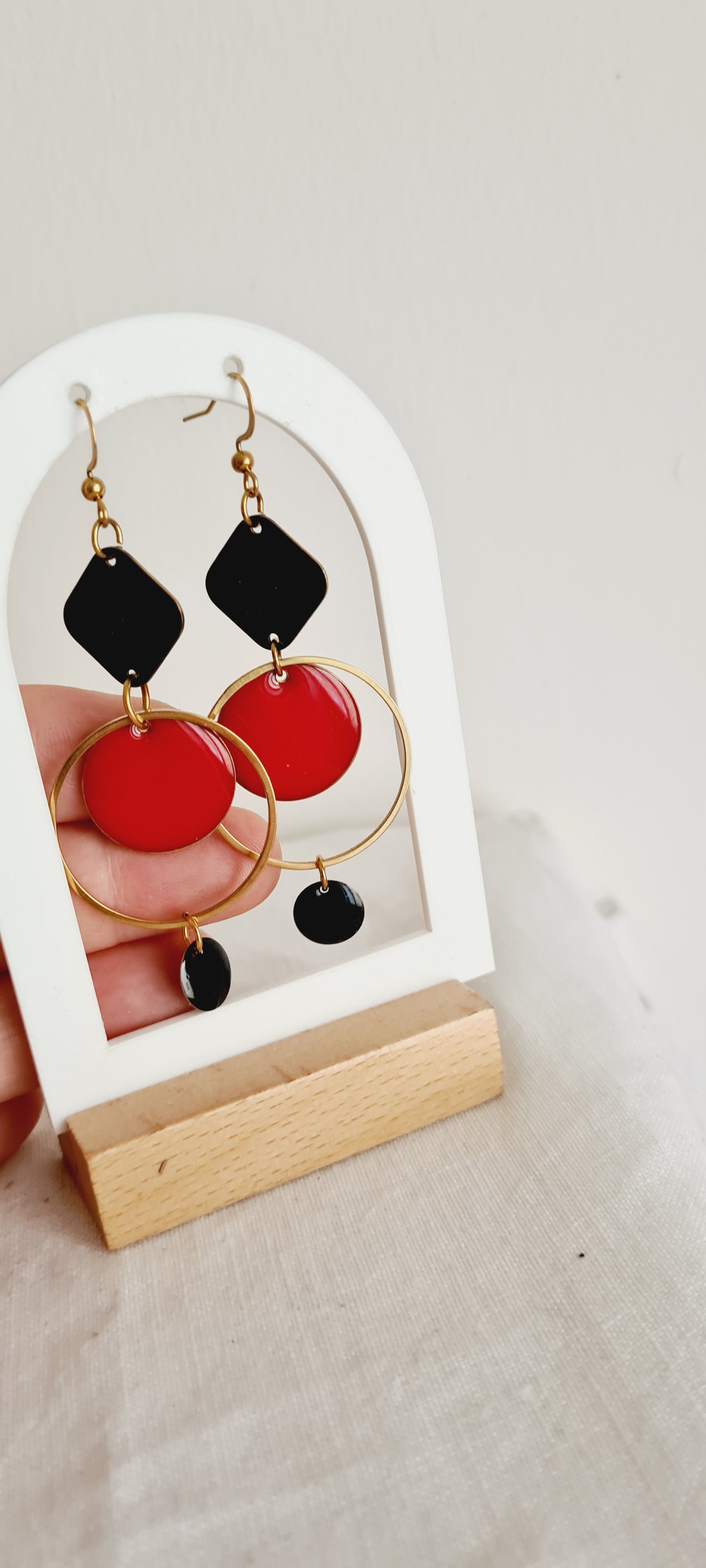Boucles d'oreilles Jeanne – Rouge & Noir en Acier Inoxydable