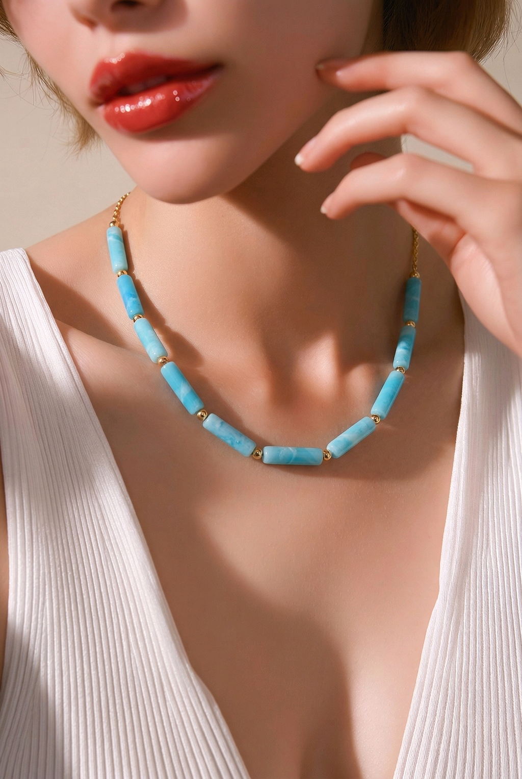 Collier Elsa – Howlite Teintée & Acier Inoxydable, Lithothérapie