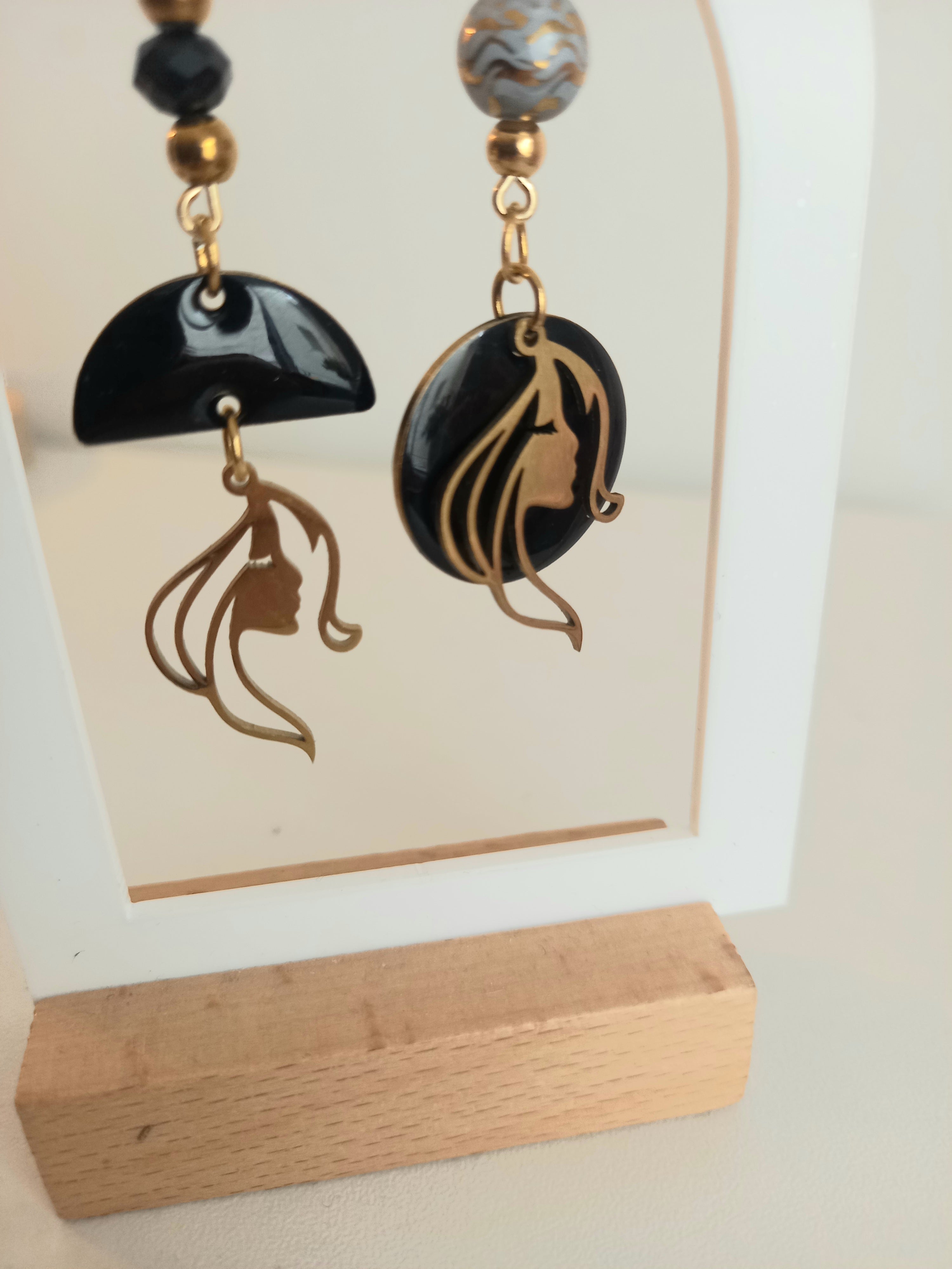 Boucles d'oreilles noir et doré - Breloques acier inoxydable émail